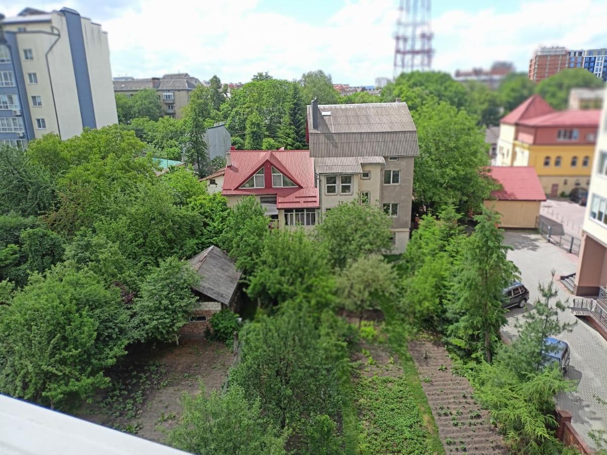 Home In Center With Jacuzzi Iwano-Frankiwsk Zewnętrze zdjęcie