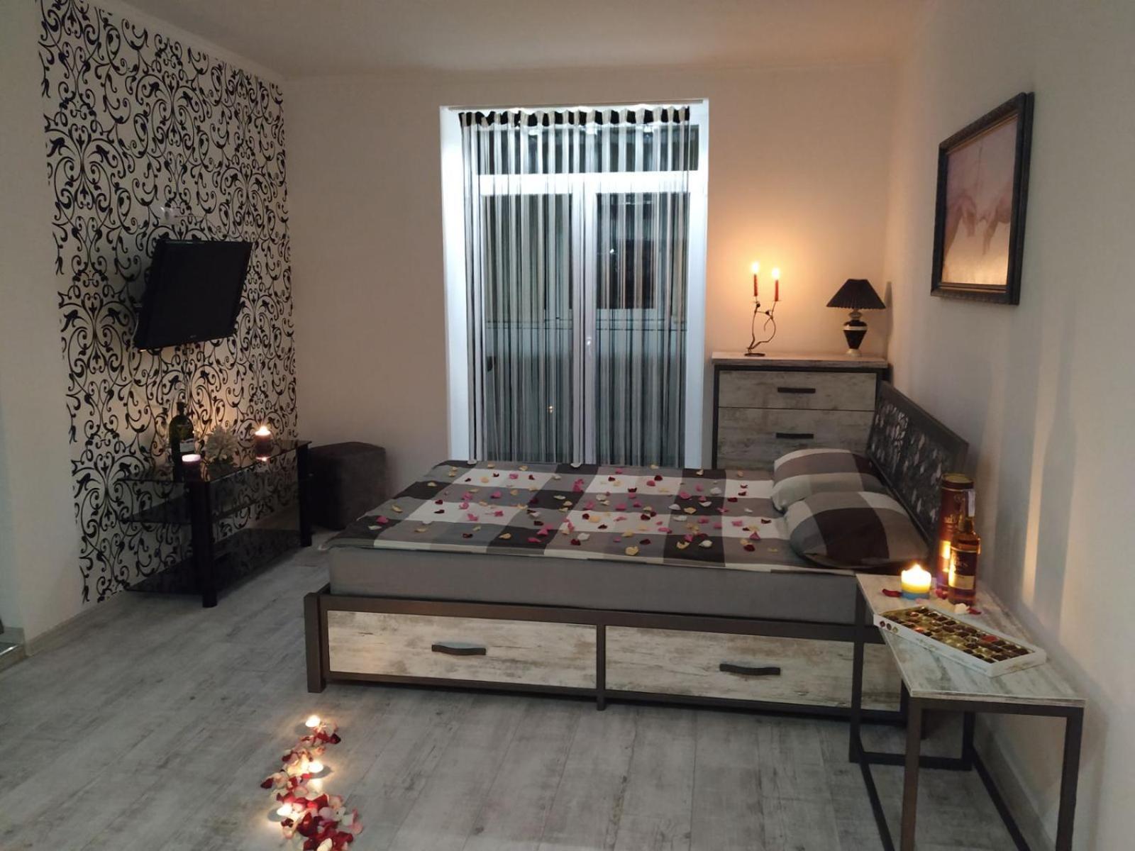 Home In Center With Jacuzzi Iwano-Frankiwsk Zewnętrze zdjęcie